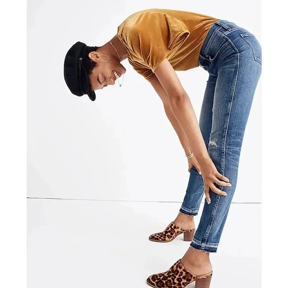 Madewell Petite 9" Mid-Rise Skinny Jeans in York Wash: Rip and Repair Edition - Picture 2 of 6